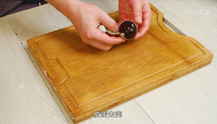 凉拌皮蛋茄子做法步骤：4