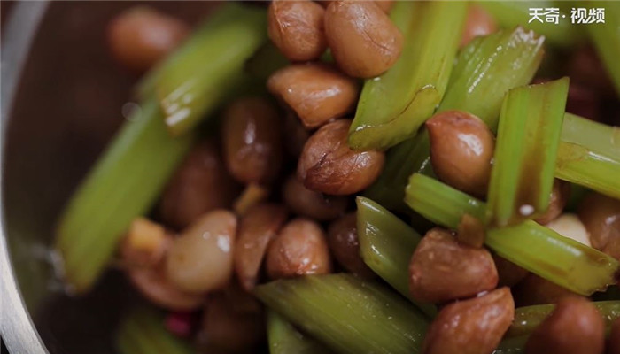 花生拌西芹做法步骤：9