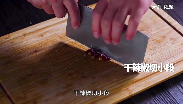 卤肥肠做法步骤：4