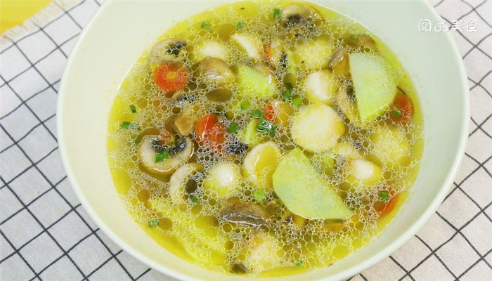 鱼丸炒蘑菇土豆萝卜汤